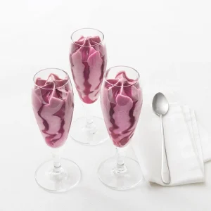 Flüte mit Erdbeeren (Glas)